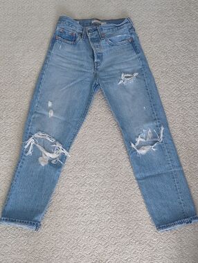 Levi's Wedgie Ankle Light Blue Button-Fly Jeans Size 24